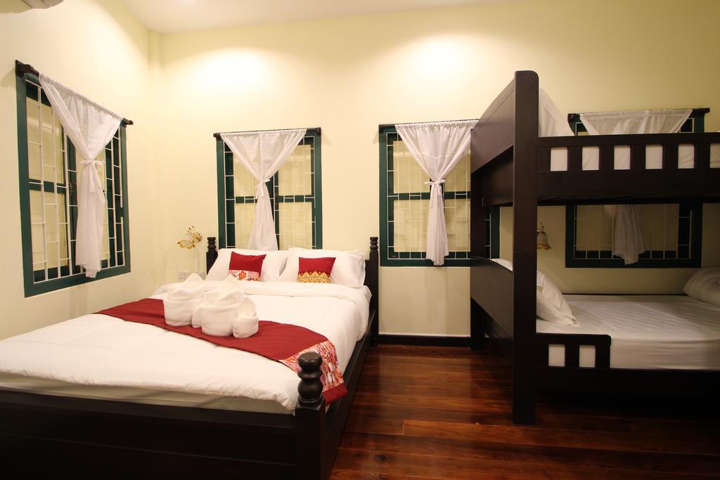Srisomboon Hostel Trang Eksteriør bilde