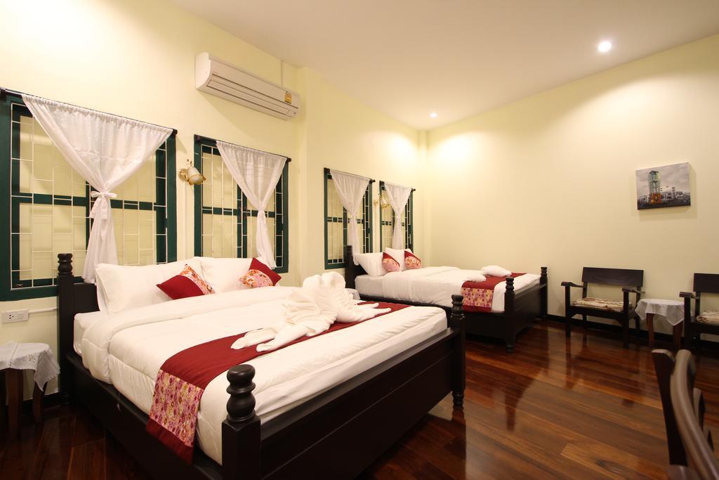 Srisomboon Hostel Trang Eksteriør bilde