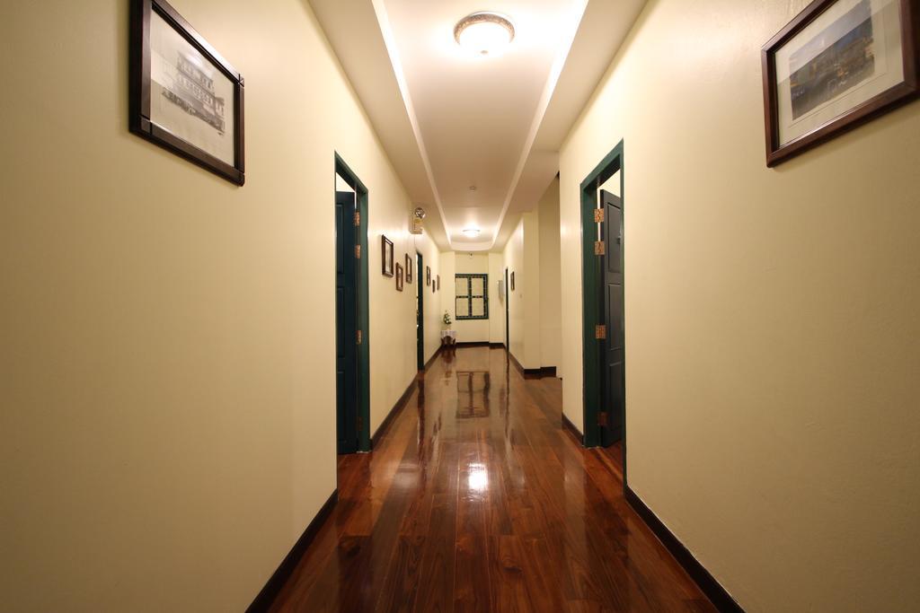 Srisomboon Hostel Trang Eksteriør bilde