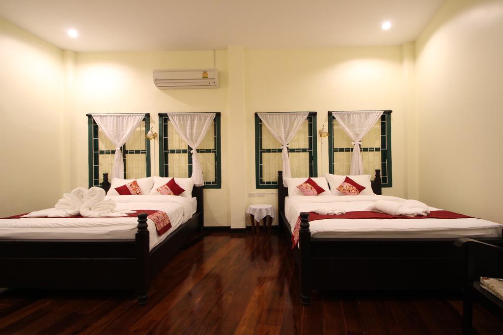Srisomboon Hostel Trang Eksteriør bilde