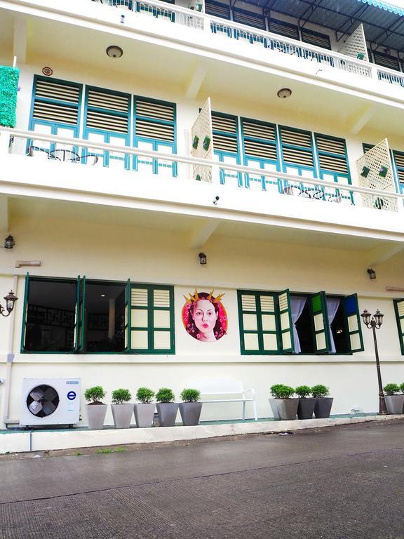 Srisomboon Hostel Trang Eksteriør bilde