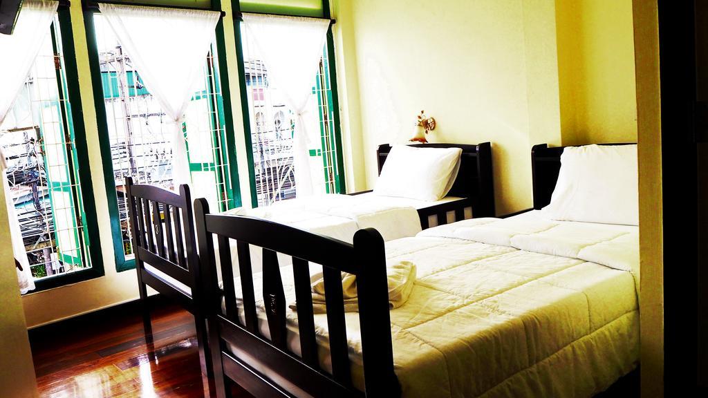 Srisomboon Hostel Trang Eksteriør bilde
