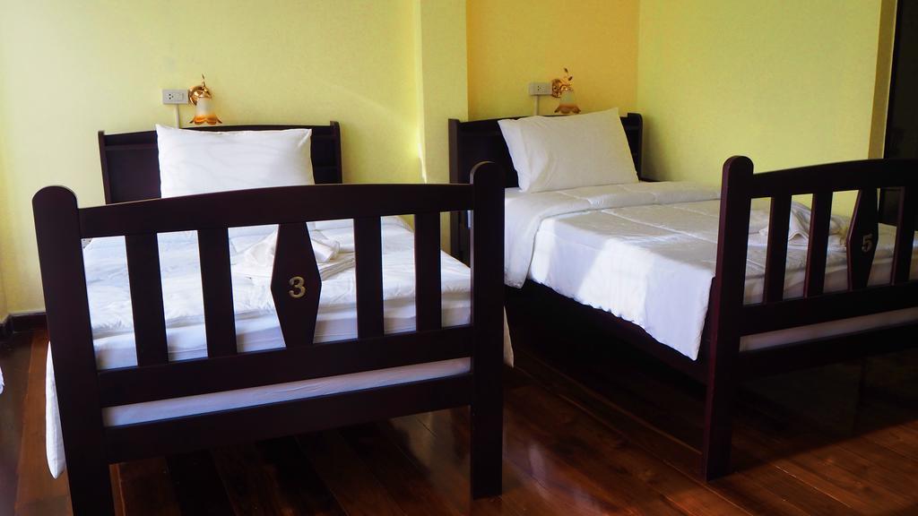 Srisomboon Hostel Trang Eksteriør bilde
