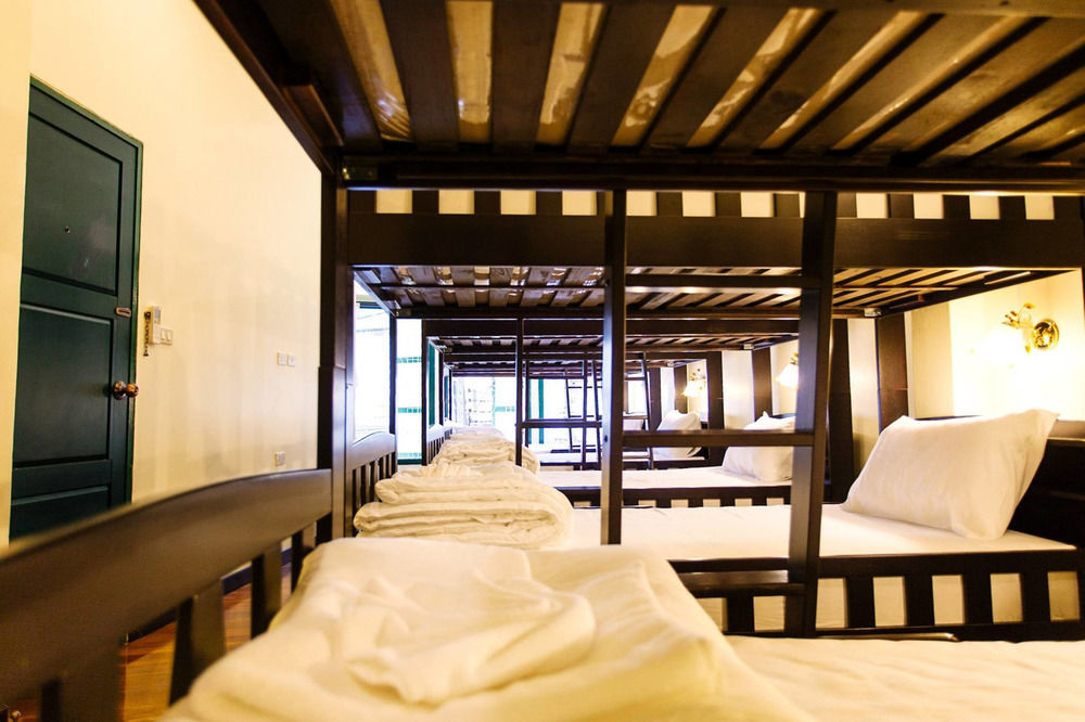 Srisomboon Hostel Trang Eksteriør bilde