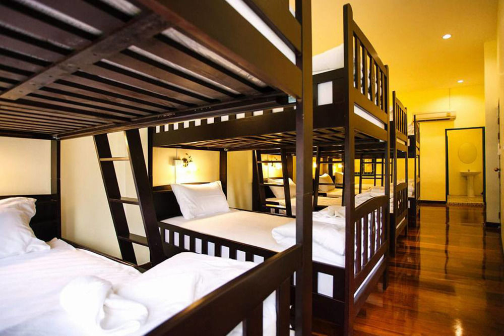 Srisomboon Hostel Trang Eksteriør bilde