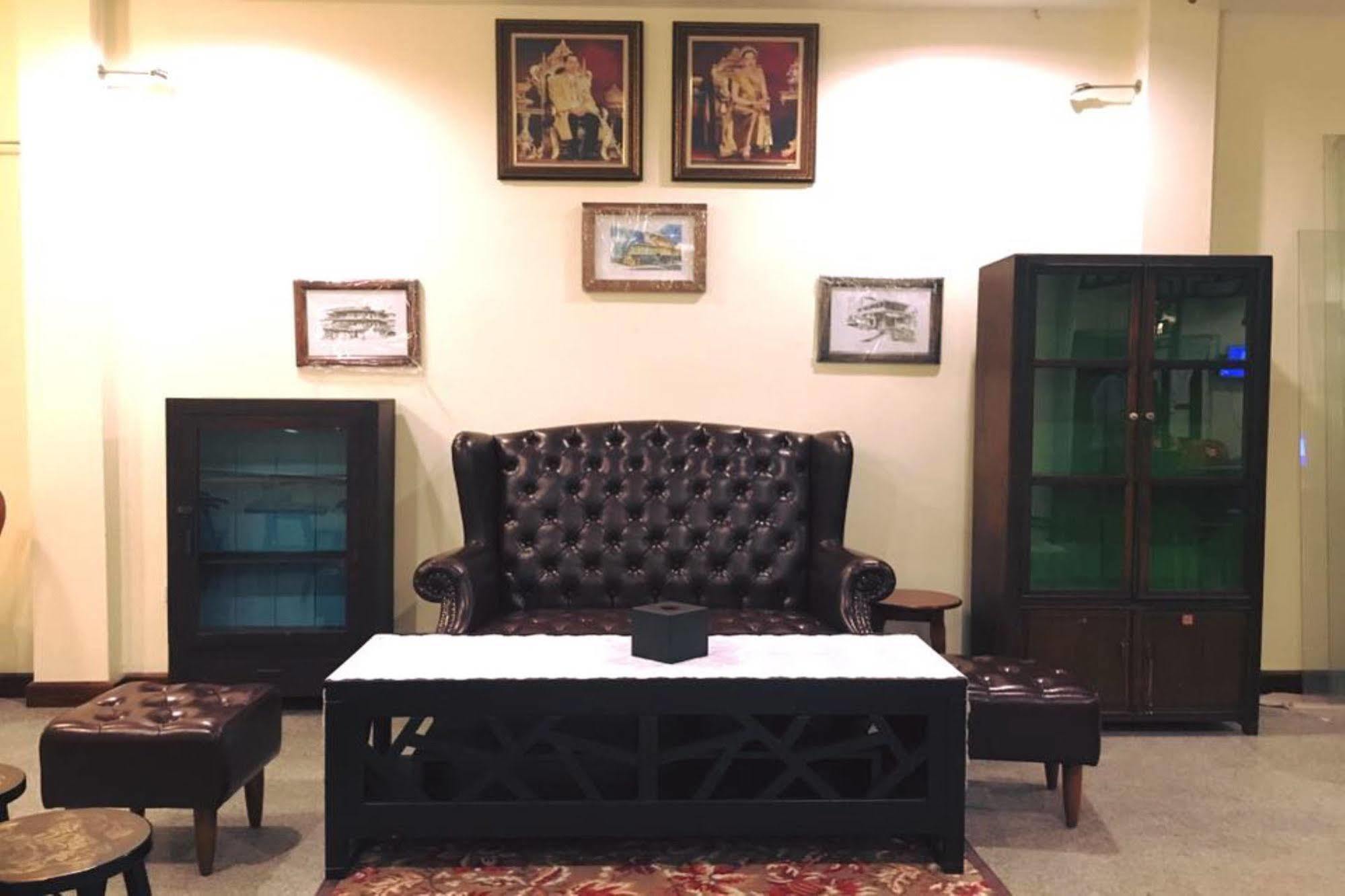 Srisomboon Hostel Trang Eksteriør bilde