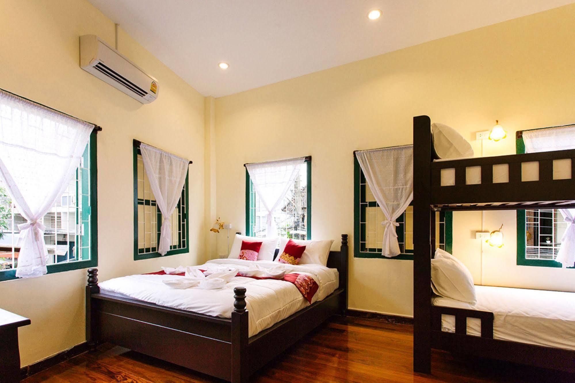 Srisomboon Hostel Trang Eksteriør bilde