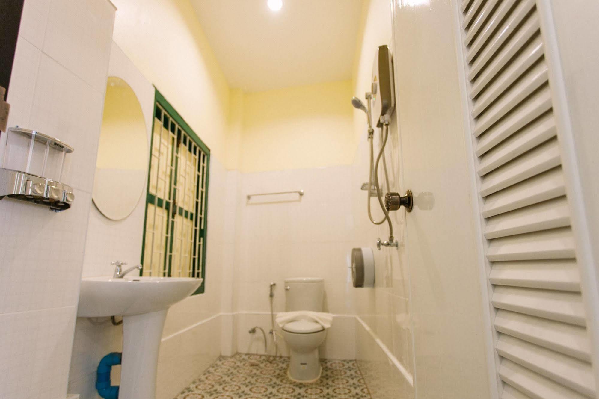 Srisomboon Hostel Trang Eksteriør bilde