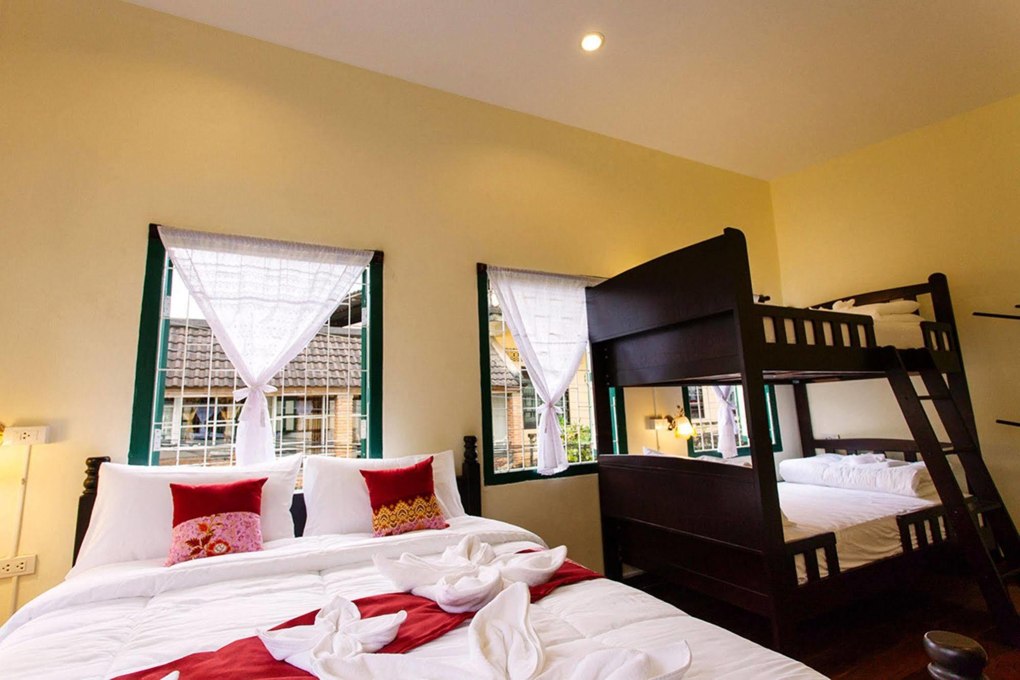 Srisomboon Hostel Trang Eksteriør bilde