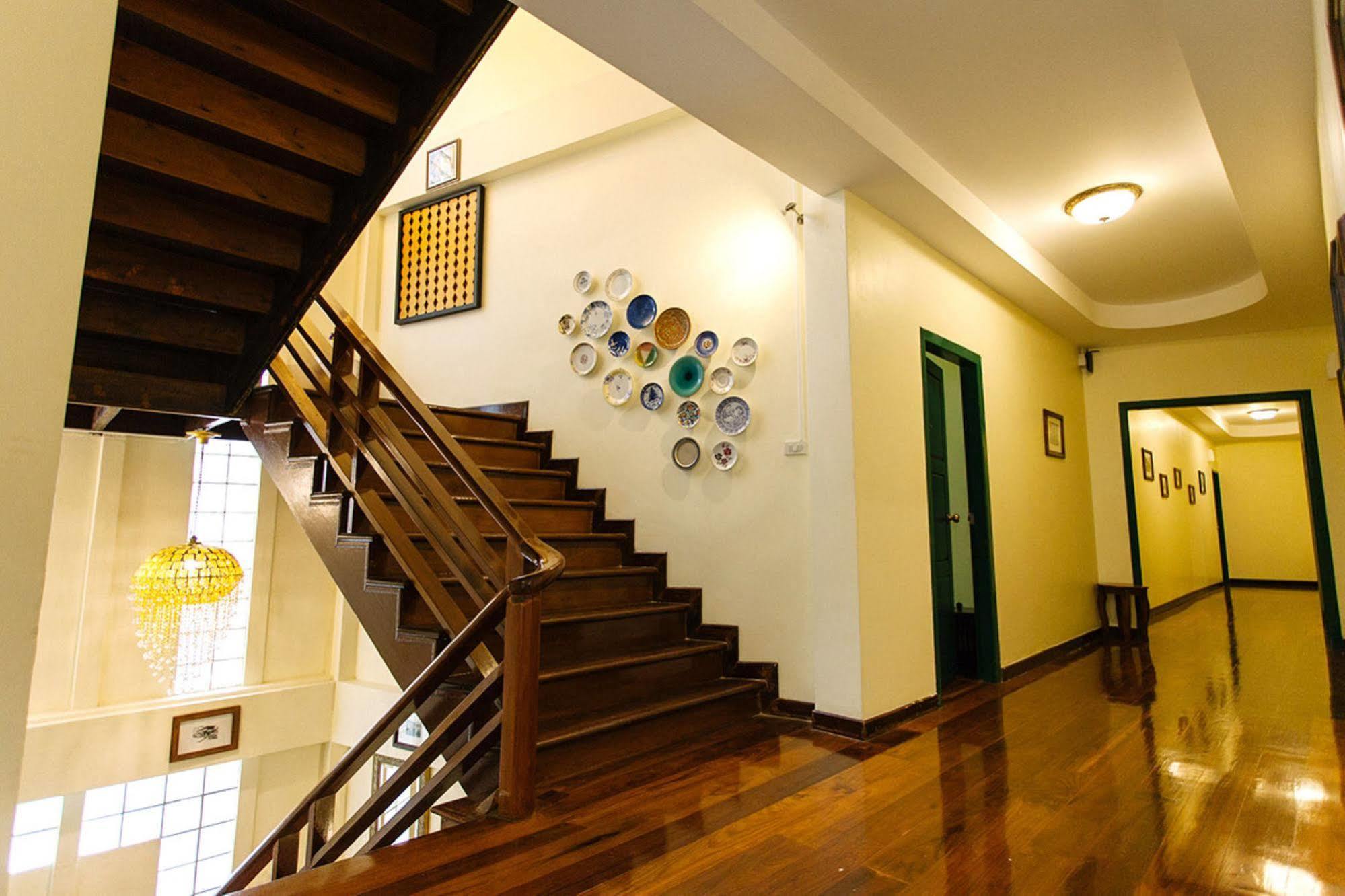 Srisomboon Hostel Trang Eksteriør bilde
