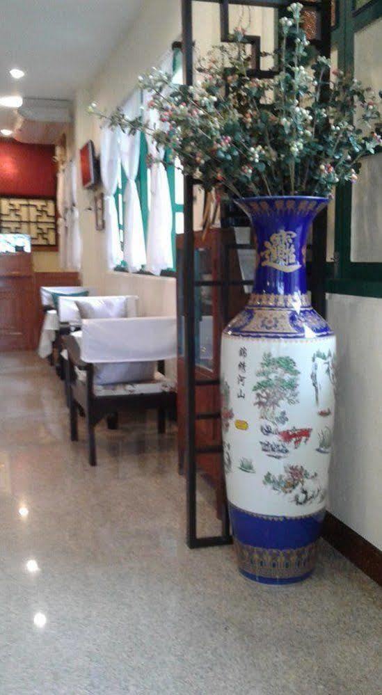 Srisomboon Hostel Trang Eksteriør bilde