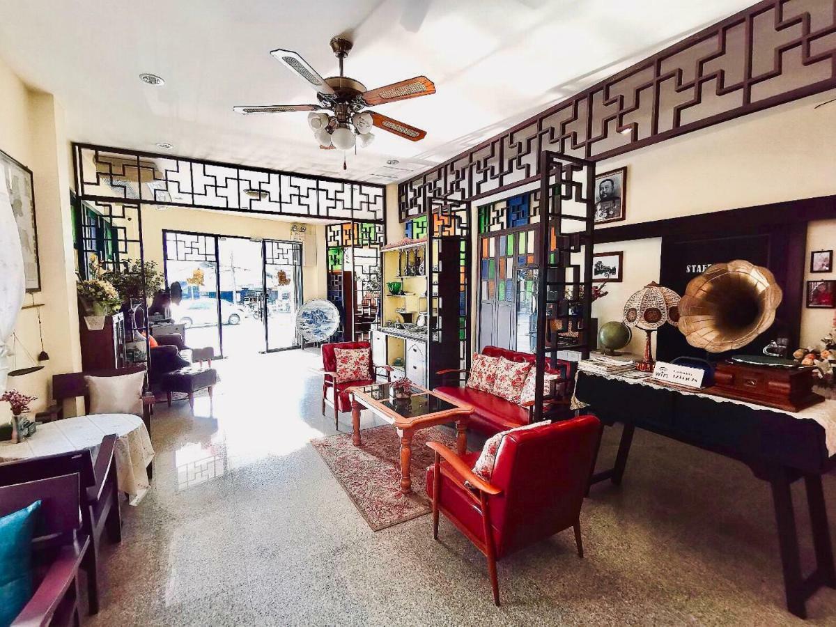 Srisomboon Hostel Trang Eksteriør bilde